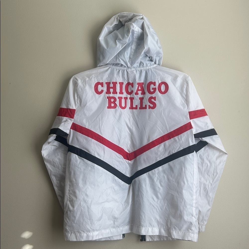 NBA Chicago Bulls lightweight windbreaker jacket size 10/12 kids - Picture 5 of 5